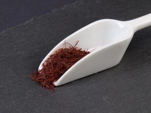 safran "width =" 300 "height =" 225 "data-recalc-dims =" 1 "srcset =" https://i0.wp.com/www.beinghappymom.com/wp-content/uploads/2017/02/ persian-saffron-1655078_1920-1.jpg? resize = 300% 2C225 & ssl = 1 300w, https://i0.wp.com/www.beinghappymom.com/wp-content/uploads/2017/02/persian-saffron-1655078_1920 -1.jpg? Resize = 768% 2C576 & ssl = 1 768w, https://i0.wp.com/www.beinghappymom.com/wp-content/uploads/2017/02/persian-saffron-1655078_1920-1.jpg? resize = 1024% 2C768 & ssl = 1 1024w "data-lazy-tailles =" (max-width: 300px) 100vw, 300px "src =" https://i0.wp.com/www.beinghappymomom.com/wp-content/ uploads / 2017/02 / persian-saffron-1655078_1920-1-300x225.jpg? resize = 300% 2C225 & est-en-attente-charge = 1 # 038; ssl = 1 srcset = "data: image / gif; base64, R0lGODlhAQAAAAAAAAA // / yH5BAEAAAAALAAAAAABAAEAAAIBRAA7 "/></p>
<p><noscript><img decoding=