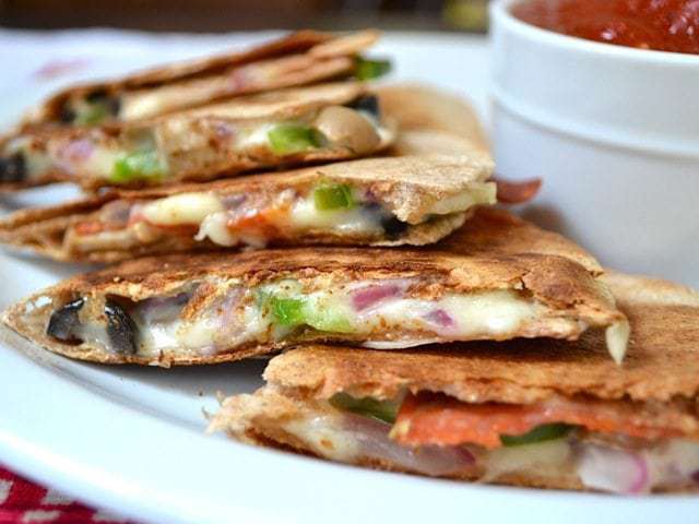 Pizzadillas "width =" 640 "height =" 480 "srcset =" https://ecobrumi.fr/wp-content/uploads/2019/06/1559947868_925_Recette-par-temps-chaud-28-recettes-de-cuisson-faibles-ou.jpg 640w, https: //www.budgetbytes. com / wp-content / uploads / 2011/08 / Pizzadillas-close-347x260.jpg 347w, https://www.budgetbytes.com/wp-content/uploads/2011/08/Pizzadillas-close-400x300.jpg 400w, https://www.budgetbytes.com/wp-content/uploads/2011/08/Pizzadillas-close-115x86.jpg 115w, https://www.budgetbytes.com/wp-content/uploads/2011/08/08/Pizzadillas -close-391x293.jpg 391w, https://www.budgetbytes.com/wp-content/uploads/2011/08/Pizzadillas-close-227x170.jpg 227w, https://www.budgetbytes.com/wp-content /uploads/2011/08/Pizzadillas-close-500x375.jpg 500w "data-lazy-values ​​=" (largeur max: 640px) 100vw, 640px "/><noscript><img decoding=
