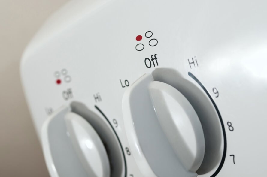 gros plan du bouton de la cuisinière éteint