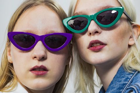 Des lunettes de soleil modèles en lunettes de soleil