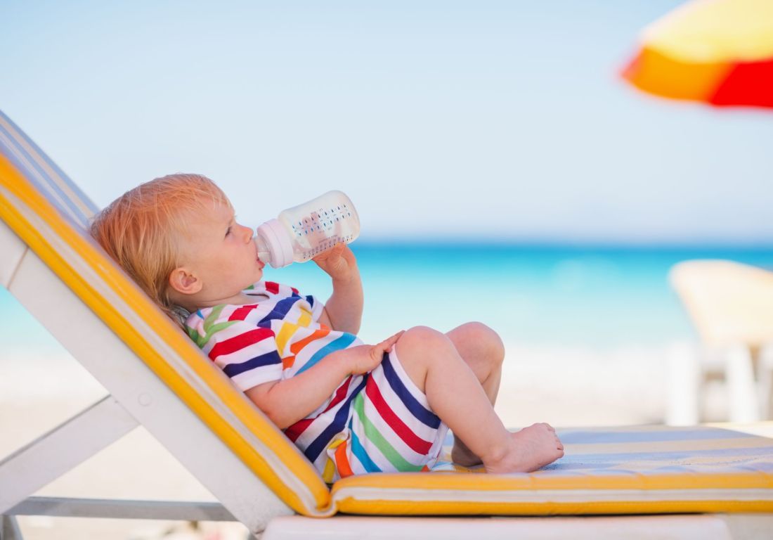 Aider les bébés à dormir pendant les vagues de chaleur