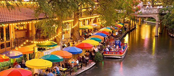 san-antonio-river-walk-visitor "width =" 610 "height =" 267 "srcset =" https://blog1.fkimg.com/wp-content/uploads/2015/11/san-antonio-river-walk -visitor.jpg 610w, https://blog1.fkimg.com/wp-content/uploads/2015/11/san-antonio-river-walk-visitor-300x131.jpg 300w, https://blog1.fkimg.com /wp-content/uploads/2015/11/san-antonio-river-walk-visitor-295x129.jpg 295w, https://blog1.fkimg.com/wp-content/uploads/2015/11/san-antonio- river-walk-visitor-290x127.jpg 290w "tailles =" (largeur maximale: 610 pixels) 100vw, 610 pixels "/><br /><img decoding=