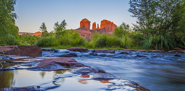 sedona-cathedral-creek "width =" 610 "height =" 300 "srcset =" https://ecobrumi.fr/wp-content/uploads/2019/09/1567471832_839_15-vacances-abordables-par-temps-chaud-en-hiver.jpg 610w, https: //blog1.fkimg.com/wp-content/uploads/2015/11/sedona-cathedral-creek-300x148.jpg 300w, https://blog1.fkimg.com/wp-content/uploads/2015/11/sedona -cathedral-creek-295x145.jpg 295w, https://blog1.fkimg.com/wp-content/uploads/2015/11/sedona-cathedral-creek-290x143.jpg 290w "tailles =" (largeur maximale: 610px ) 100vw, 610px "/><br /><img decoding=