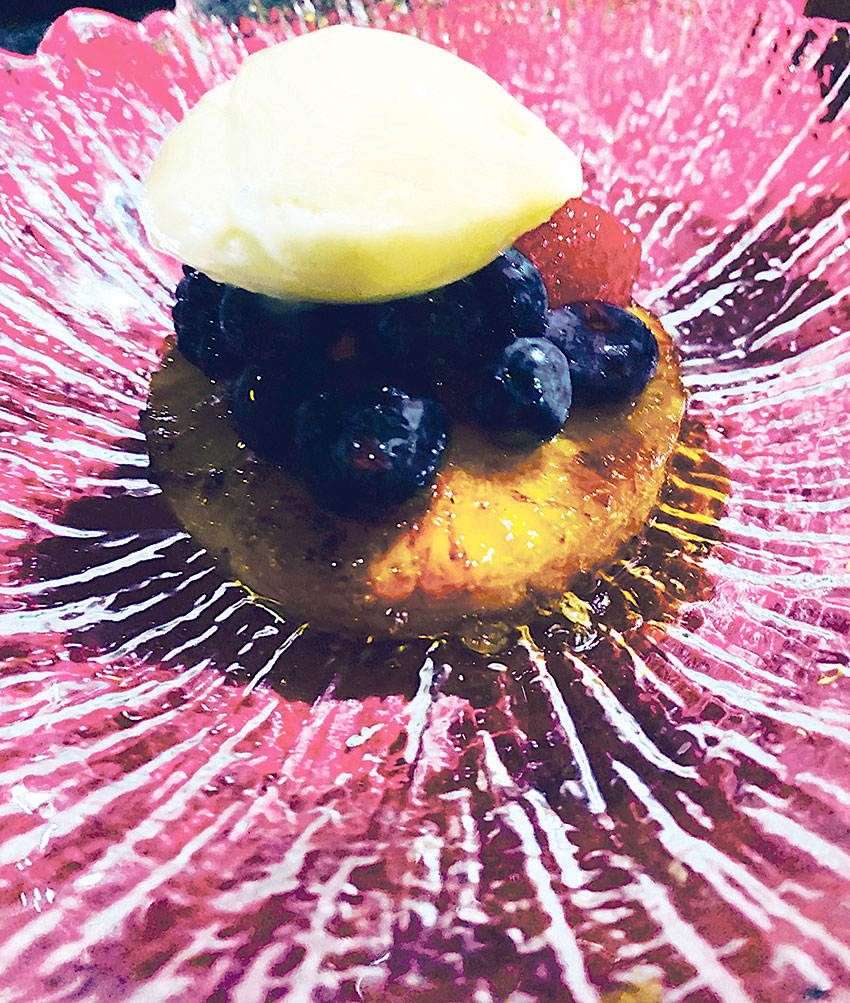 SIMPLE: mais sain et délicieux. "Width =" 302 "height =" 356 "data-srcset =" https://cdn.euroweeklynews.com/wp-content/uploads/2020/03/Roasted-pineapple-berries-coconut -yoghurt.jpg 850w, https://cdn.euroweeklynews.com/wp-content/uploads/2020/03/Roasted-pineapple-berries-coconut-yoghurt-254x300.jpg 254w, https://cdn.euroweeklynews.com /wp-content/uploads/2020/03/Roasted-pineapple-berries-coconut-yoghurt-678x800.jpg 678w, https://cdn.euroweeklynews.com/wp-content/uploads/2020/03/Roasted-pineapple- baies-noix de coco-yaourt-768x906.jpg 768w, https://cdn.euroweeklynews.com/wp-content/uploads/2020/03/Roasted-pineapple-berries-coconut-yoghurt-696x821.jpg 696w, https: // cdn.euroweeklynews.com/wp-content/uploads/2020/03/Roasted-pineapple-berries-coconut-yoghurt-356x420.jpg 356w "data-tailles =" (largeur max: 302px) 100vw, 302px