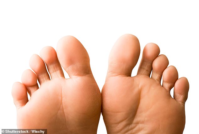 Q: J'ai un ongle incarné. Que dois-je faire à ce sujet, Dr Donald? DR DONALD DIT: Personne ne connaît les ongles incarnés comme moi, et c'est un fait